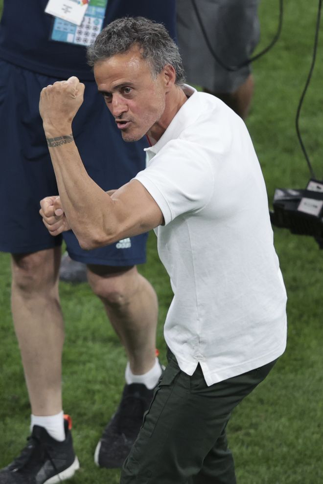 旺财28娱乐-包含杯赛巅峰对决！塞外独角兽队击败嵩山鲨队队，网球赛场再起波澜；赛后更衣室沸腾的词条