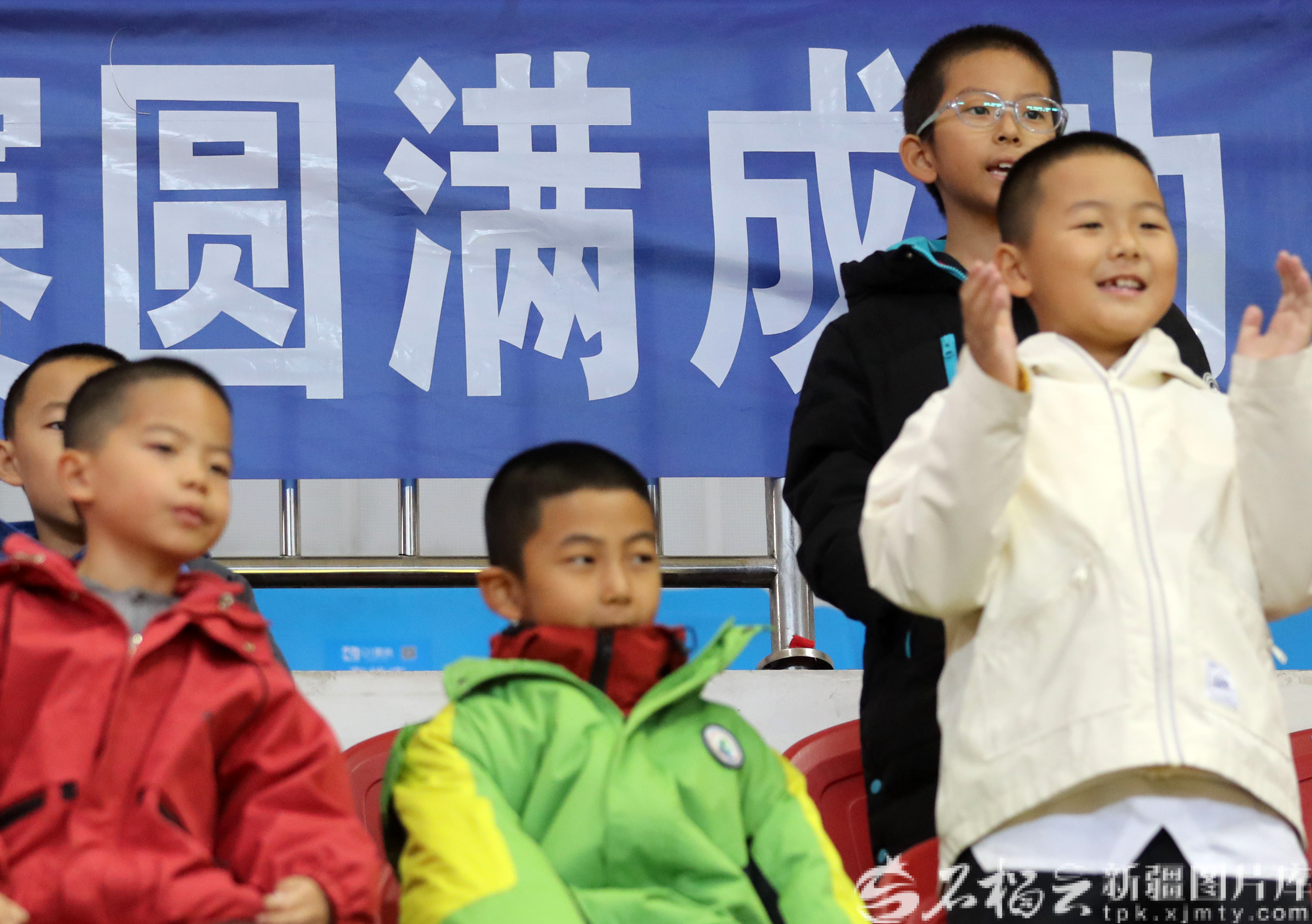 预选赛巅峰对决!雪域火狐队失利北城青龙队,跆拳道赛场再起波澜;节奏掌控在手 预选赛巅峰对决!雪域火狐队失利北城青龙队,跆拳道赛场再起波澜;节奏掌控在手