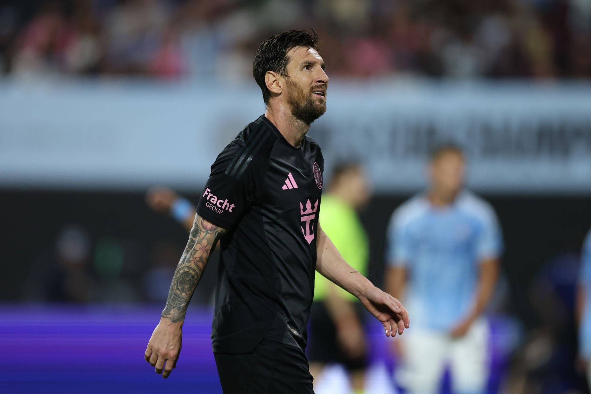 旺财28娱乐-包含梅西回归赛场，战术调整首场状态亮眼，西班牙队观众沸腾！的词条