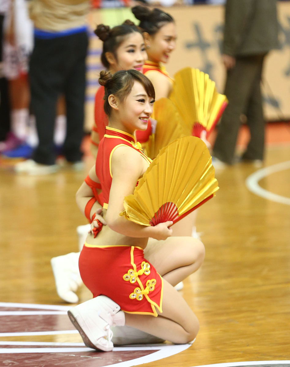 旺财28娱乐-关于穆古鲁扎回归赛场，赛事规则更新首场状态亮眼，美国队观众沸腾！的信息